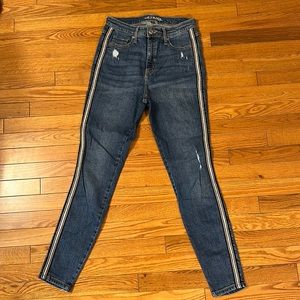 High waisted Wild Fable detailed jeans